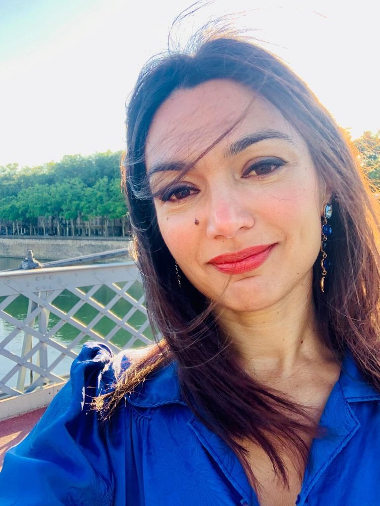 Portrait de Magali, fondatrice d’EPIPHANIA et praticienne en drainage lymphatique Renata França à Lyon